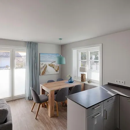 Rantum Dorf - Ferienappartments Im Reetdachhaus 1& 2 Sylt