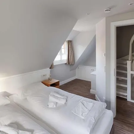 Rantum Dorf - Ferienappartments Im Reetdachhaus 1& 2 شقة