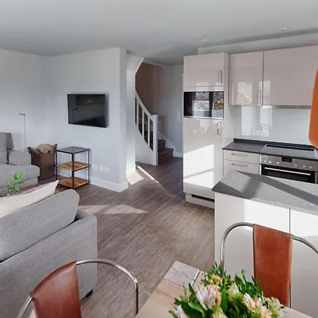 Rantum Dorf - Ferienappartments Im Reetdachhaus 1& 2 شقة