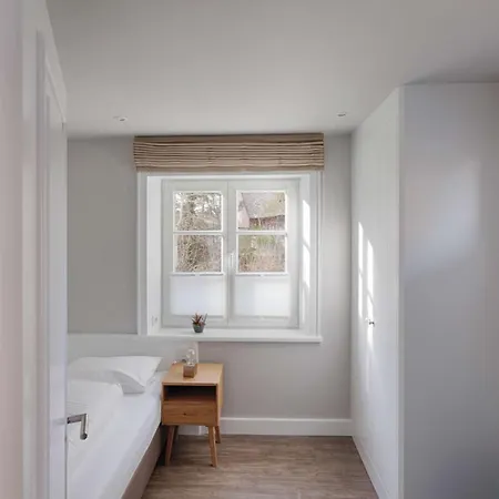 Rantum Dorf - Ferienappartments Im Reetdachhaus 1& 2 شقة *