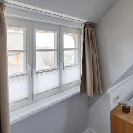 Rantum Dorf - Ferienappartments Im Reetdachhaus 1& 2 Sylt