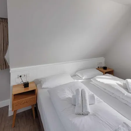 Rantum Dorf - Ferienappartments Im Reetdachhaus 1& 2 *