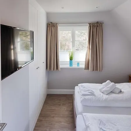 Rantum Dorf - Ferienappartments Im Reetdachhaus 1& 2 Апартаменты *