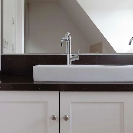 Rantum Dorf - Ferienappartments Im Reetdachhaus 1& 2 * Sylt