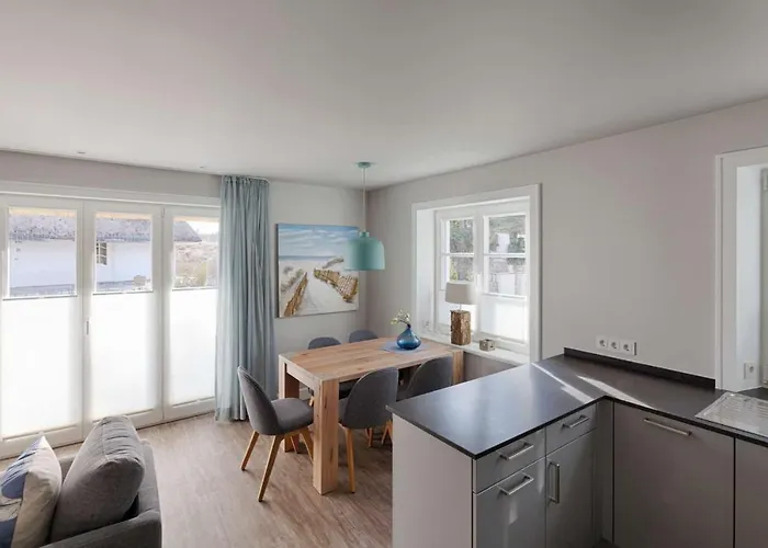 Rantum Dorf - Ferienappartments Im Reetdachhaus 1& 2 Sylt