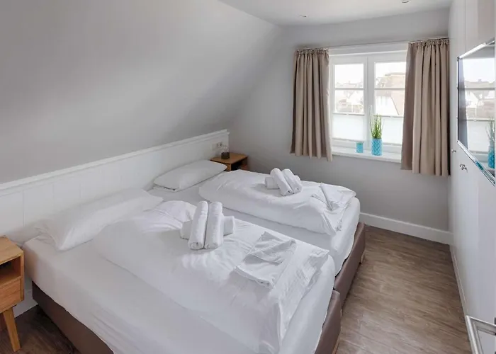 Апартаменты Rantum Dorf - Ferienappartments Im Reetdachhaus 1& 2 Sylt