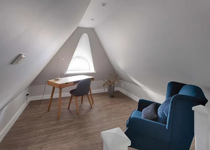 Rantum Dorf - Ferienappartments Im Reetdachhaus 1& 2 * Sylt