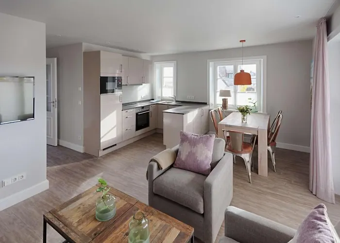 Апартаменты Rantum Dorf - Ferienappartments Im Reetdachhaus 1& 2 *