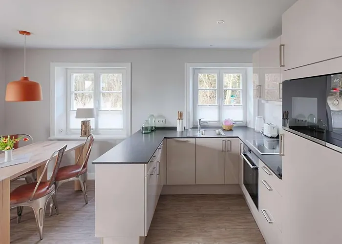 Апартаменты Rantum Dorf - Ferienappartments Im Reetdachhaus 1& 2 Sylt